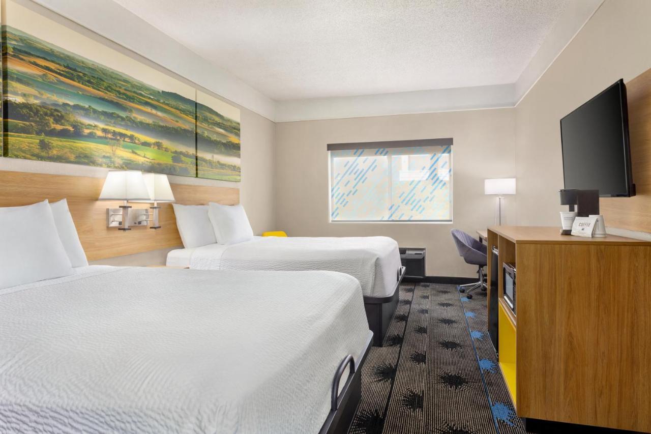 Days Inn By Wyndham Kansas City International Airport Eksteriør bilde