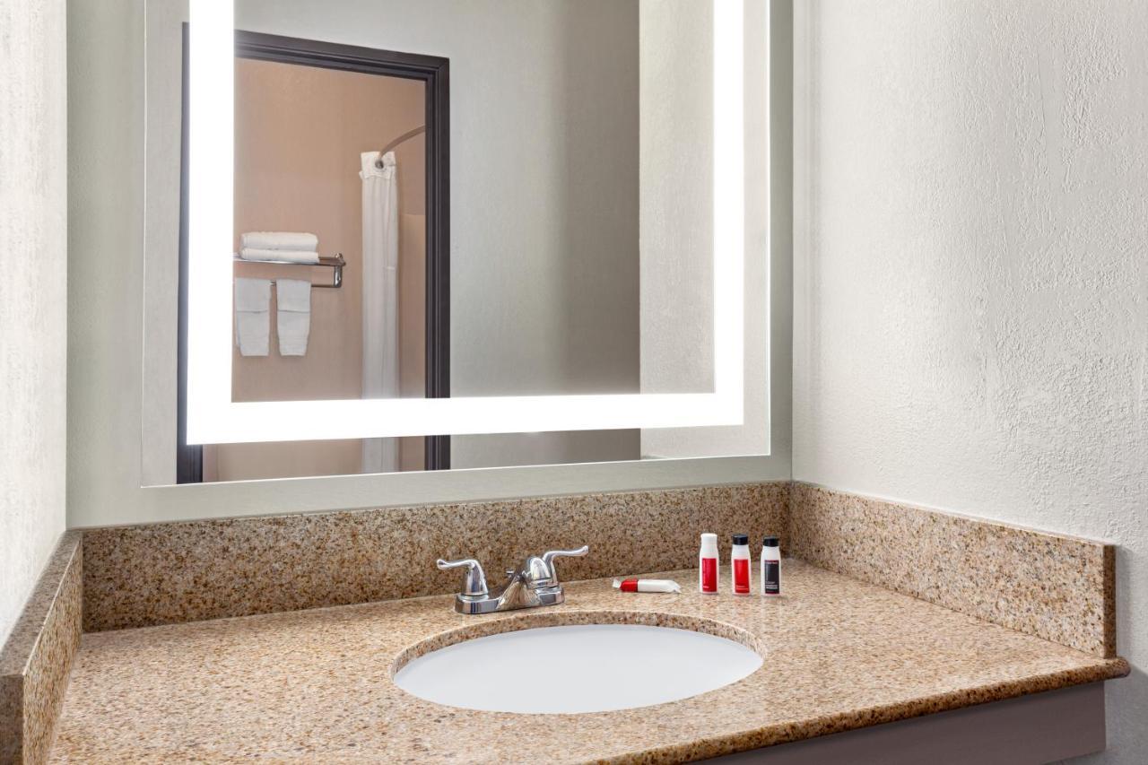 Days Inn By Wyndham Kansas City International Airport Eksteriør bilde