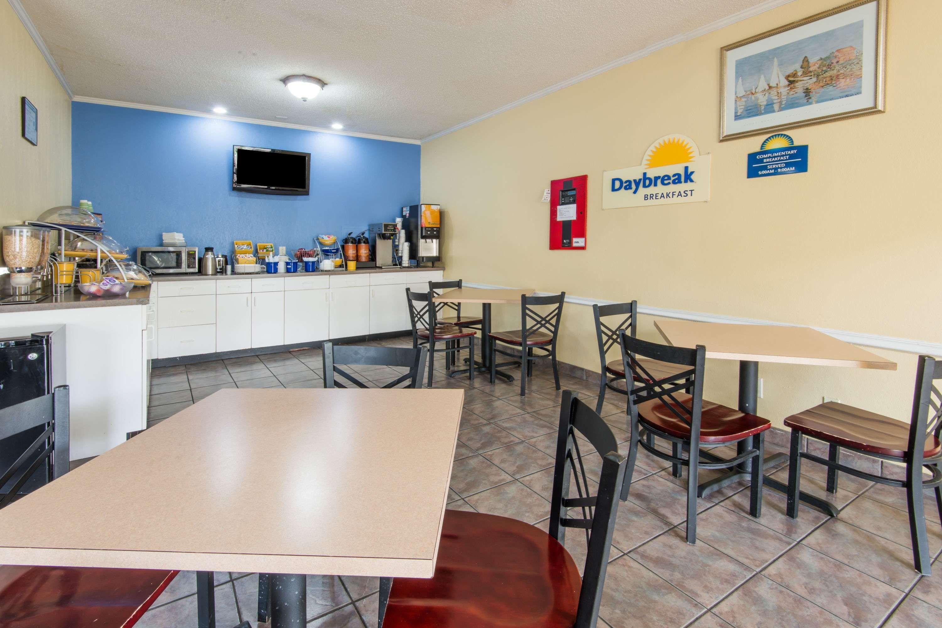 Days Inn By Wyndham Kansas City International Airport Eksteriør bilde