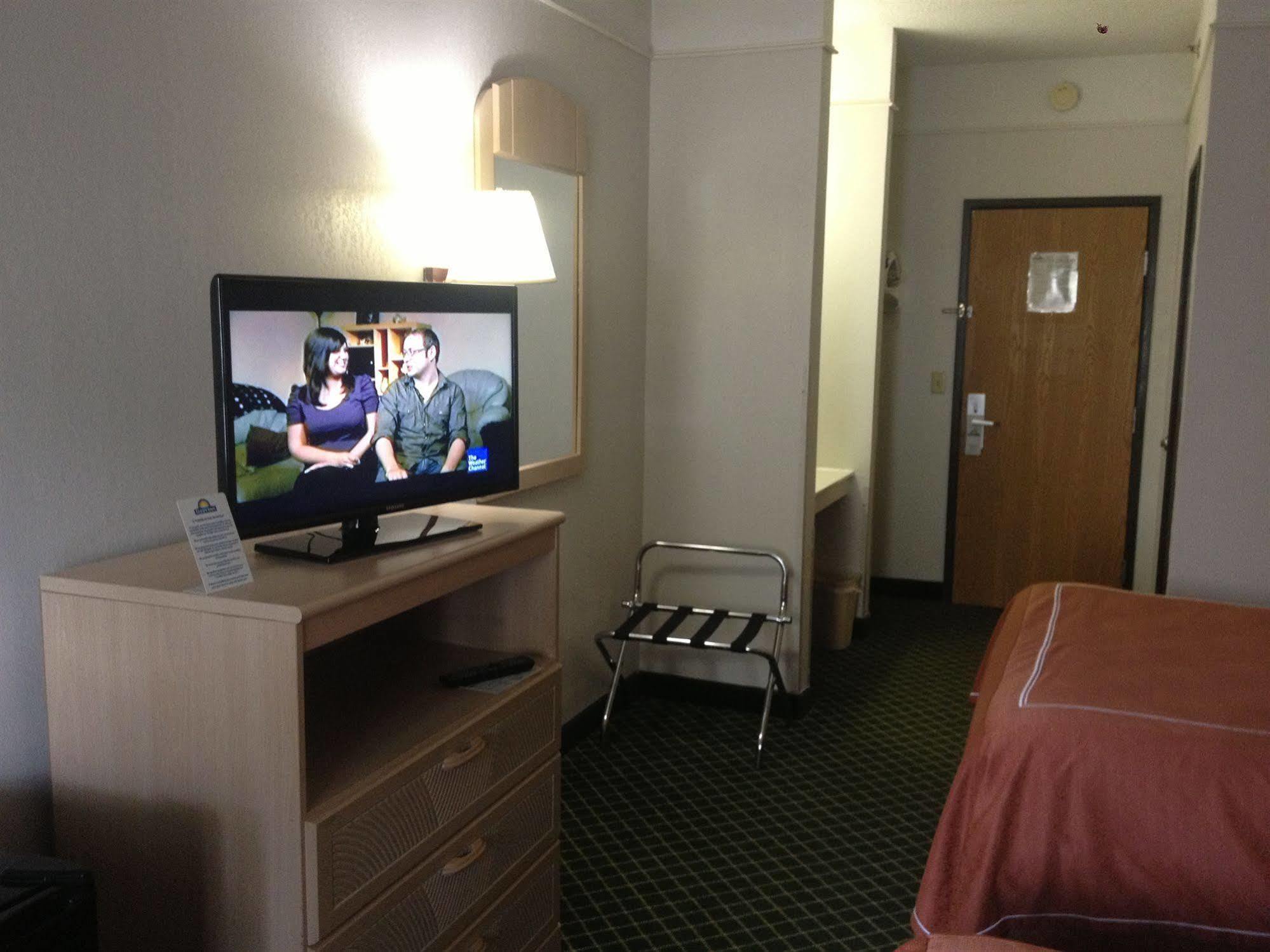 Days Inn By Wyndham Kansas City International Airport Eksteriør bilde